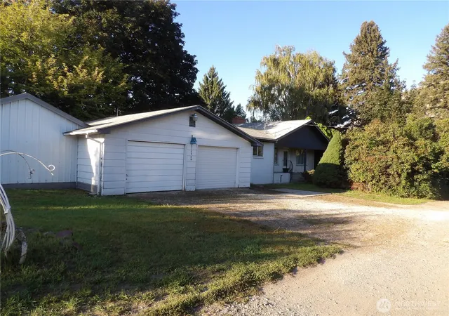 Single family home for sale at 31688 A Hwy 97, Tonasket, WA 98855 | MLS# NWM2586013