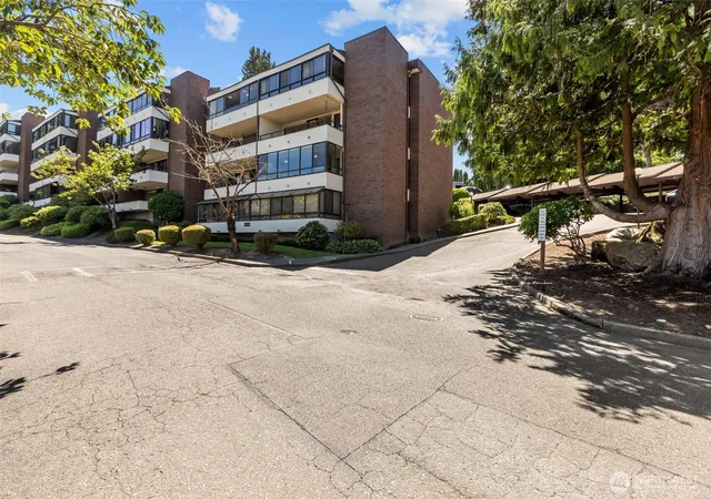 Photo 3 of Condo for sale at 10903 Glen Acres Dr S #B, Seattle, WA 98168 | MLS# NWM2586021 | Listing updated on 2026-09-26