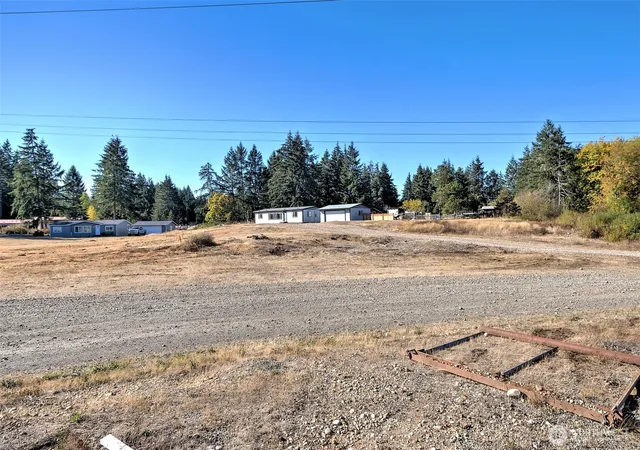 Photo 3 of Manufactured home for sale at 1882 E Johns Prairie Rd, Shelton, WA 98584 | MLS# NWM2586022 | Listing updated on 2026-09-24