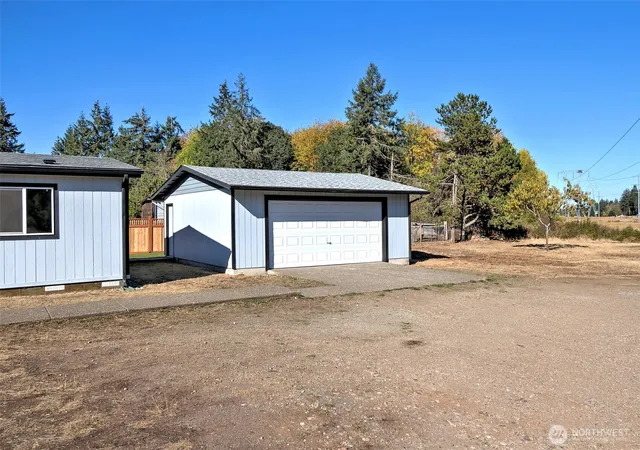 Photo 4 of Manufactured home for sale at 1882 E Johns Prairie Rd, Shelton, WA 98584 | MLS# NWM2586022 | Listing updated on 2026-09-24