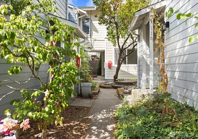 Photo 1 of Townhouse for sale at 116 17th Avenue #D, Seattle, WA 98122 | MLS# NWM2586033 | Listing updated on 2026-10-01
