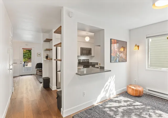 Photo 4 of Townhouse for sale at 116 17th Avenue #D, Seattle, WA 98122 | MLS# NWM2586033 | Listing updated on 2026-10-01