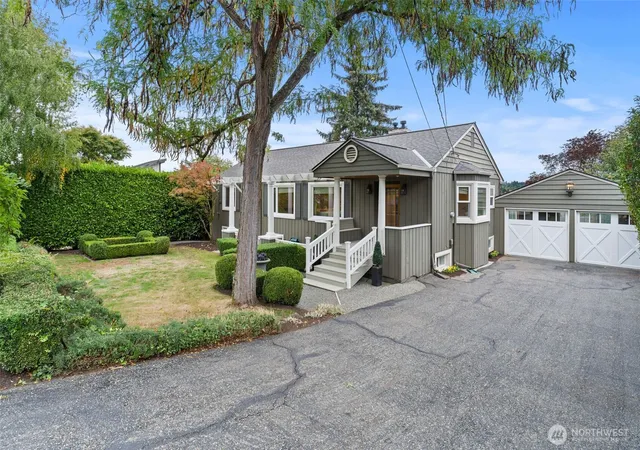 Photo 2 of Sale Pending at 213 8th Avenue, Kirkland, WA 98033 | MLS# NWM2586040 | Listing updated on 2026-10-01