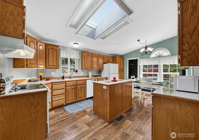 Photo 4 of Manufactured home for sale at 15311 124th Avenue Ct E #75, Puyallup, WA 98374 | MLS# NWM2586048 | Listing updated on 2026-10-01
