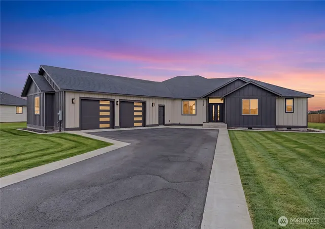 Photo 2 of Single family home for sale at 5093 Ne 73 Rd, Moses Lake, WA 98837 | MLS# NWM2586050 | Listing updated on 2026-10-03