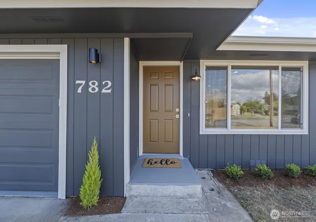 Photo 3 of Sale Pending at 782 Lynnwood Ave Ne, Renton, WA 98056 | MLS# NWM2586062 | Listing updated on 2026-09-30