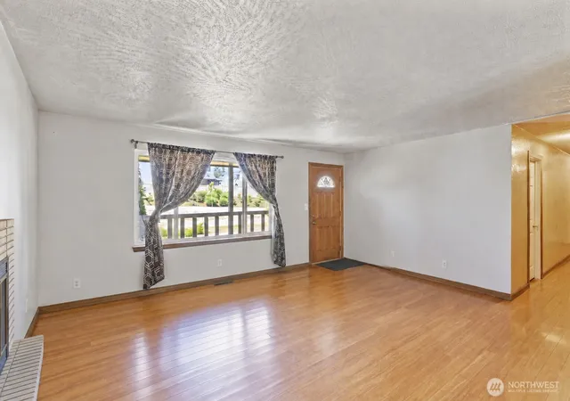 Photo 4 of Single family home for sale at 27054 124th Avenue SE, Kent, WA 98030 | MLS# NWM2586069 | Listing updated on 2026-09-30