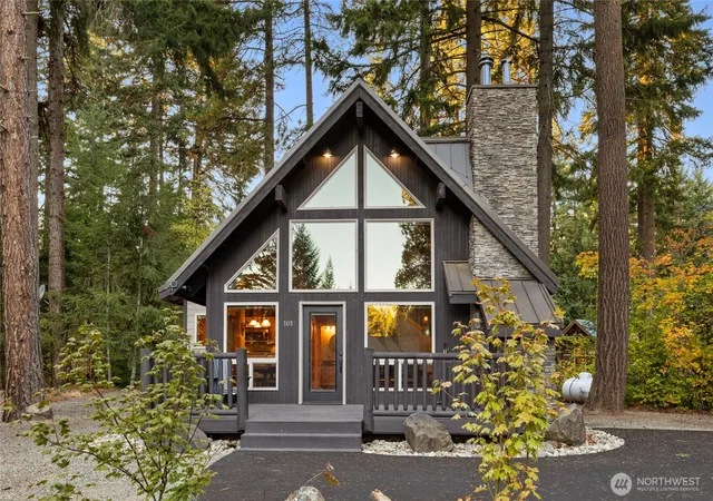 Photo 1 of Single family home for sale at 101 Pecon Valley Pl, Cle Elum, WA 98922 | MLS# NWM2586076 | Listing updated on 2026-09-25
