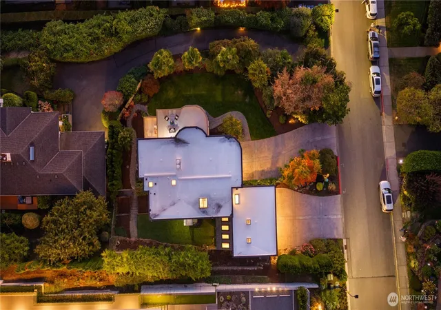 Photo 4 of Single family home for sale at 10225 NE 62nd Street, Kirkland, WA 98033 | MLS# NWM2586080 | Listing updated on 2026-10-01