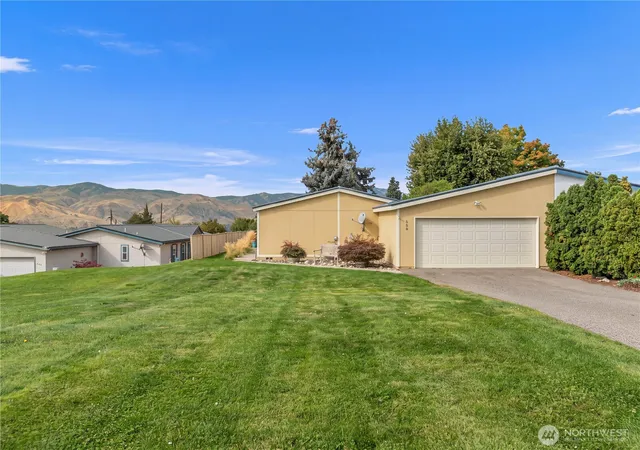 Photo 1 of Sale Pending at 558 Morning View Ave, East Wenatchee, WA 98802 | MLS# NWM2586092 | Listing updated on 2026-09-28