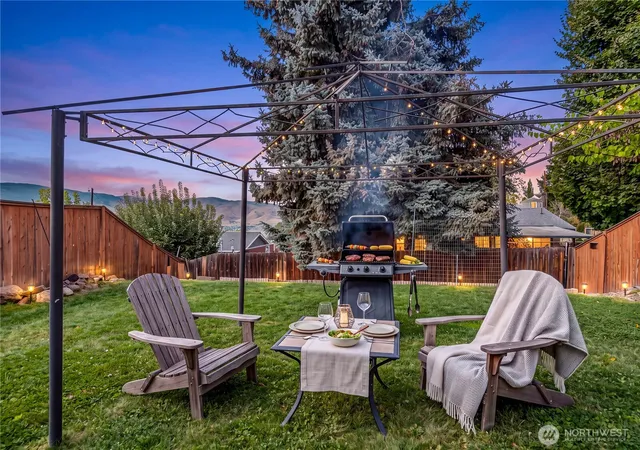 Photo 2 of Sale Pending at 558 Morning View Ave, East Wenatchee, WA 98802 | MLS# NWM2586092 | Listing updated on 2026-09-28