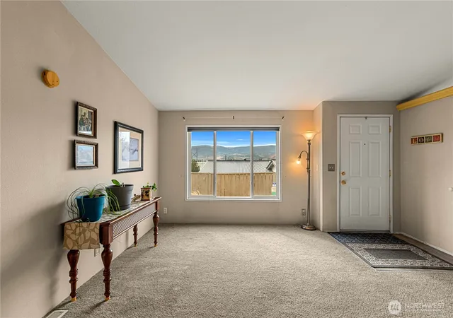 Photo 3 of Sale Pending at 558 Morning View Ave, East Wenatchee, WA 98802 | MLS# NWM2586092 | Listing updated on 2026-09-28