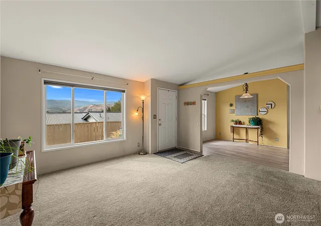 Photo 4 of Sale Pending at 558 Morning View Ave, East Wenatchee, WA 98802 | MLS# NWM2586092 | Listing updated on 2026-09-28