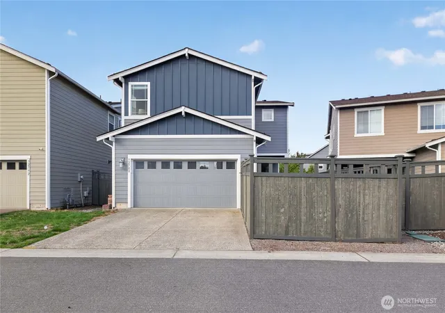 Photo 2 of Single family home for sale at 32780 Se Cottonwood St, Black Diamond, WA 98010 | MLS# NWM2586103 | Listing updated on 2026-09-29