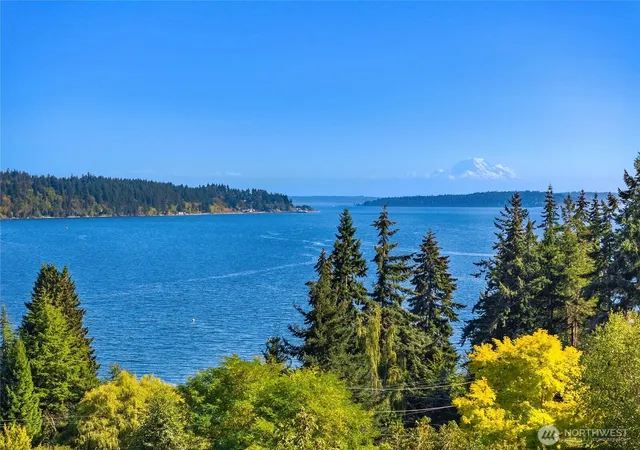 Photo 3 of Sale Pending at 4181 Point White Dr NE, Bainbridge Island, WA 98110 | MLS# NWM2586108 | Listing updated on 2026-09-28
