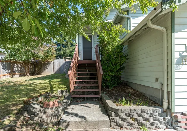 Photo 3 of Single family home for sale at 17701 Hillside Ct, Arlington, WA 98223 | MLS# NWM2586111 | Listing updated on 2026-09-28