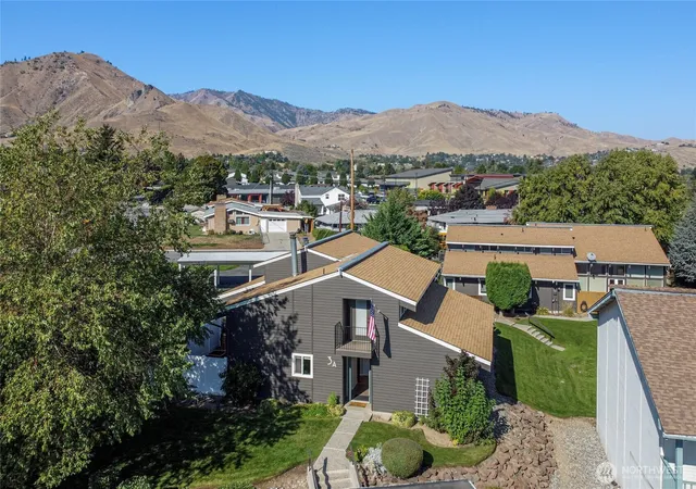 Photo 3 of Condo for sale at 10 S Cove #A-3, Wenatchee, WA 98801 | MLS# NWM2586113 | Listing updated on 2026-10-01