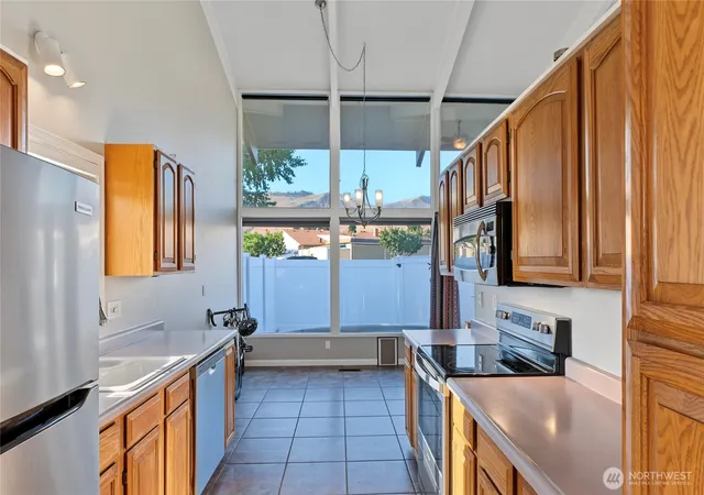 Photo 3 of Condo for sale at 10 S Cove #A-3, Wenatchee, WA 98801 | MLS# NWM2586113 | Listing updated on 2026-10-01