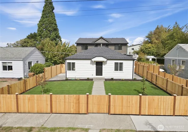 Photo 1 of Single family home for sale at 4415 N 14th Street, Tacoma, WA 98406 | MLS# NWM2586116 | Listing updated on 2026-09-29
