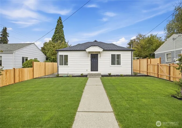 Photo 2 of Single family home for sale at 4415 N 14th Street, Tacoma, WA 98406 | MLS# NWM2586116 | Listing updated on 2026-09-29