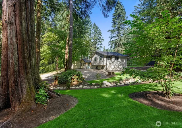 Photo 1 of Single family home for sale at 6894 Ne Koura Rd, Bainbridge Island, WA 98110 | MLS# NWM2586126 | Listing updated on 2026-10-01