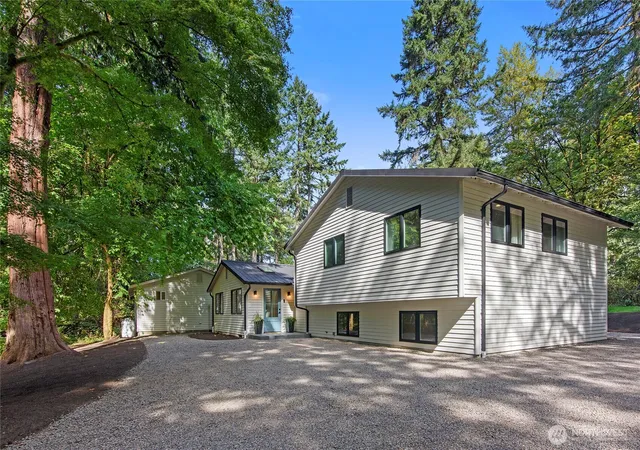 Photo 2 of Single family home for sale at 6894 Ne Koura Rd, Bainbridge Island, WA 98110 | MLS# NWM2586126 | Listing updated on 2026-10-01