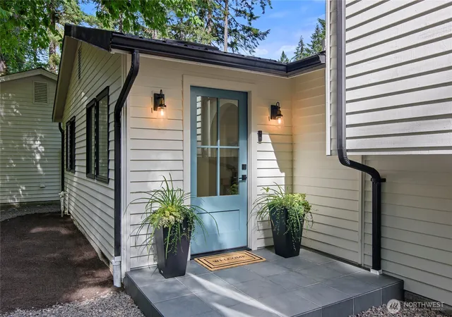 Photo 3 of Single family home for sale at 6894 Ne Koura Rd, Bainbridge Island, WA 98110 | MLS# NWM2586126 | Listing updated on 2026-10-01