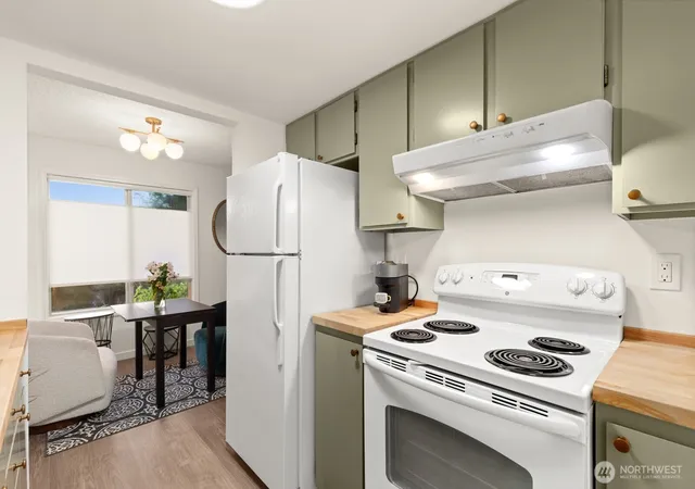 Photo 4 of Condo for sale at 14521 127th Lane NE #N56, Kirkland, WA 98034 | MLS# NWM2586129 | Listing updated on 2026-10-01