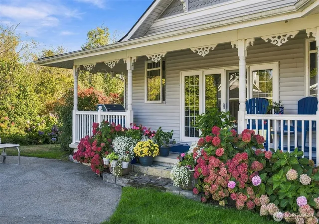 Photo 3 of Single family home for sale at 947 Old Pacific Hwy SE, Olympia, WA 98513 | MLS# NWM2586135 | Listing updated on 2026-09-30