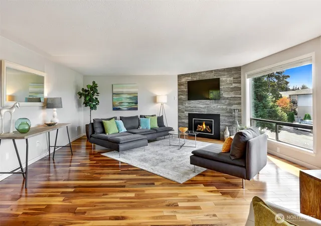 Photo 4 of Sale Pending at 1005 5th Avenue S #102B, Edmonds, WA 98020 | MLS# NWM2586139 | Listing updated on 2026-09-29