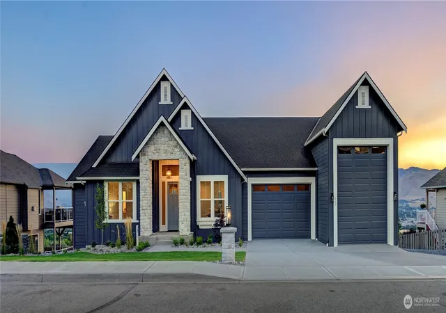 Photo 1 of Single family home for sale at 922 Briarwood Dr, East Wenatchee, WA 98802 | MLS# NWM2586142 | Listing updated on 2026-10-01