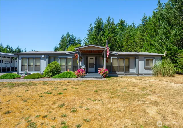 Photo 3 of Manufactured home for sale at 19708 83rd Avenue E, Spanaway, WA 98387 | MLS# NWM2586143 | Listing updated on 2026-09-29