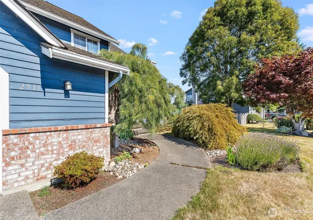 Photo 3 of Single family home for sale at 2931 142nd Street Ne, Marysville, WA 98271 | MLS# NWM2586144 | Listing updated on 2026-09-23