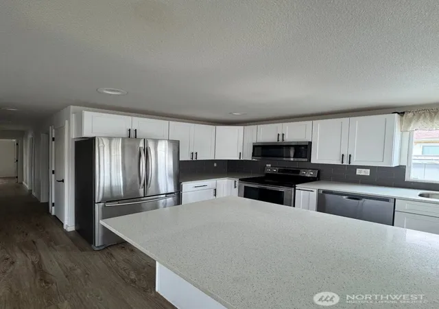 Photo 3 of Manufactured home for sale at 10628 63rd Street Ct E #45, Puyallup, WA 98372 | MLS# NWM2586150 | Listing updated on 2026-09-26