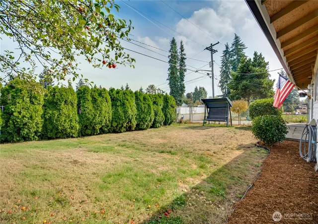 Photo 4 of Single family home for sale at 30521 1st Place SW, Federal Way, WA 98023 | MLS# NWM2586155 | Listing updated on 2026-09-29