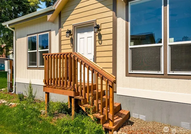 Photo 2 of Manufactured home for sale at 109 Nenant St S, Bucoda, WA 98530 | MLS# NWM2586161 | Listing updated on 2026-09-28