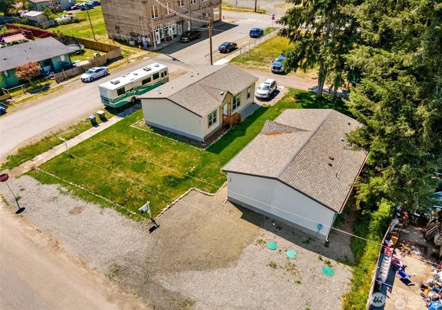 Photo 3 of Manufactured home for sale at 109 Nenant St S, Bucoda, WA 98530 | MLS# NWM2586161 | Listing updated on 2026-09-28