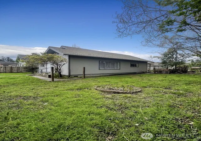 Photo 2 of Single family home for sale at 518 California St, South Bend, WA 98586 | MLS# NWM2586185 | Listing updated on 2026-09-30