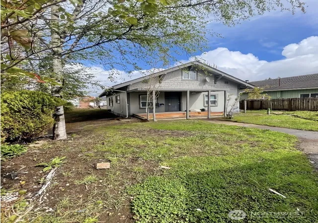 Photo 3 of Single family home for sale at 518 California St, South Bend, WA 98586 | MLS# NWM2586185 | Listing updated on 2026-09-30