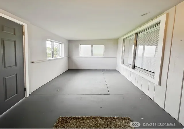 Photo 4 of Single family home for sale at 518 California St, South Bend, WA 98586 | MLS# NWM2586185 | Listing updated on 2026-09-30