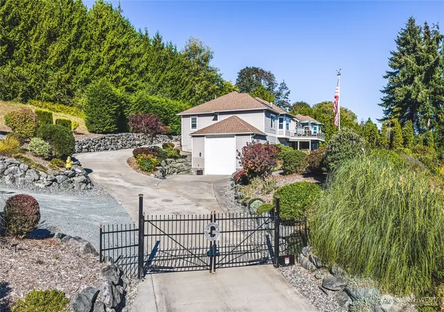 Photo 3 of Single family home for sale at 3904 Fidalgo Bay Rd, Anacortes, WA 98221 | MLS# NWM2586188 | Listing updated on 2026-09-28