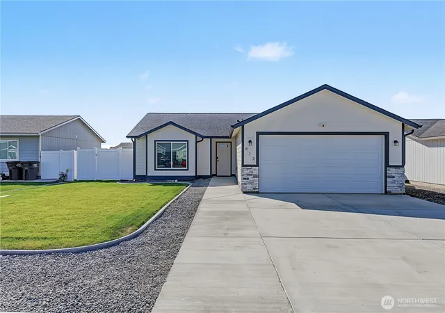 Single family home for sale at 812 E Casacde St, Othello, WA 99344 | MLS# NWM2586189