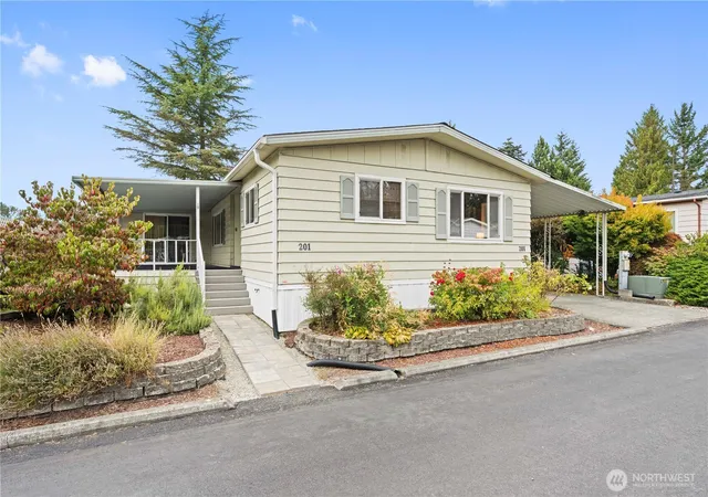 Photo 1 of Manufactured home for sale at 620 112th Street Se #201, Everett, WA 98208 | MLS# NWM2586196 | Listing updated on 2026-09-28