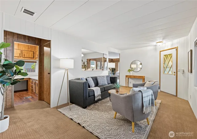 Photo 3 of Manufactured home for sale at 620 112th Street Se #201, Everett, WA 98208 | MLS# NWM2586196 | Listing updated on 2026-09-28