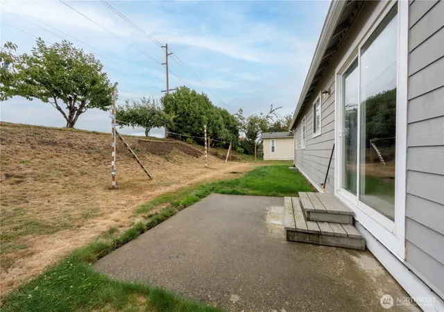 Photo 2 of Single family home for sale at 1375 Spruce St, Lynden, WA 98264 | MLS# NWM2586202 | Listing updated on 2026-09-30