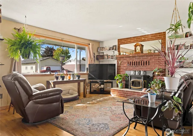 Photo 3 of Single family home for sale at 741 Sunrise Dr, Omak, WA 98841 | MLS# NWM2586217 | Listing updated on 2026-10-02