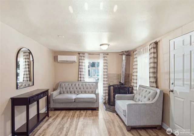 Photo 3 of Manufactured home for sale at 1660 S 333rd Street, Federal Way, WA 98003 | MLS# NWM2586234 | Listing updated on 2026-09-30