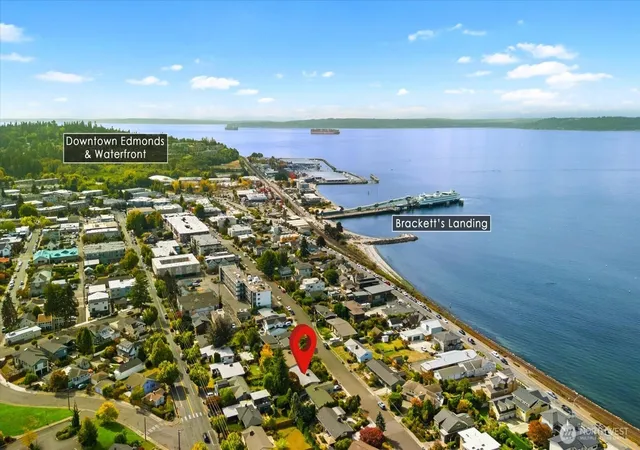 Photo 3 of Sale Pending at 418 2nd Avenue N, Edmonds, WA 98020 | MLS# NWM2586247 | Listing updated on 2026-09-30