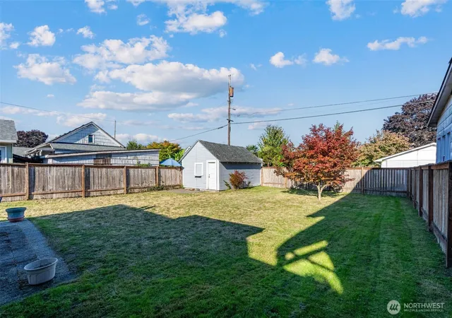 Photo 3 of Sale Pending at 336 3rd Avenue SW, Castle Rock, WA 98611 | MLS# NWM2586263 | Listing updated on 2026-09-28