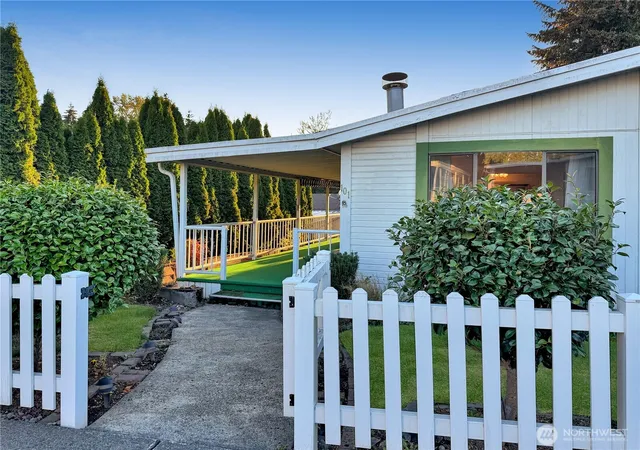 Photo 2 of Manufactured home for sale at 2500 S 370th Street #101, Federal Way, WA 98003 | MLS# NWM2586264 | Listing updated on 2026-09-25
